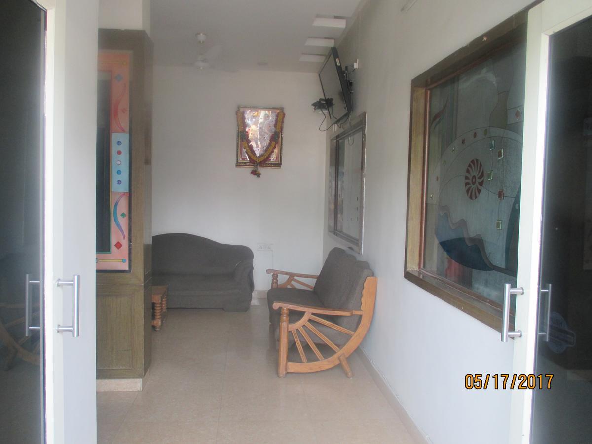 Sri Sai Ganesh Lodge Hyderabad Exterior photo